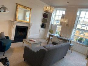 Pass the Keys Bijoux Central Bath Period Apartment and Parking